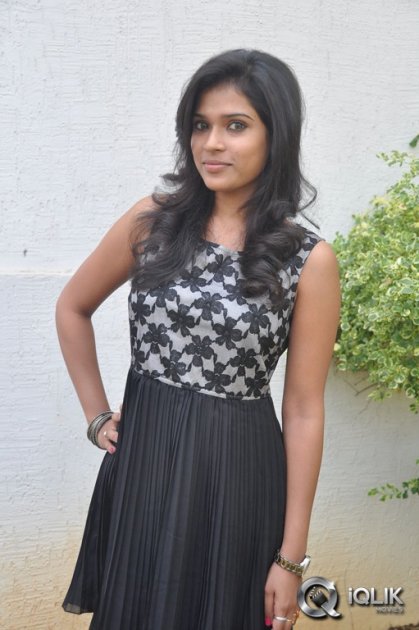 Bhargavi-Launches-Pochampally-Ikat-art-Mela